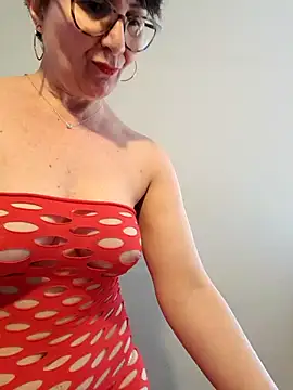 Snapshot of Viola8p chatting on April 5, 2026, 10:33 am Viola8p online show from April 5, 2026, 10:33 am