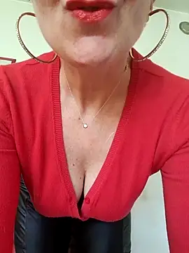 Snapshot of Viola8p chatting on March 28, 2026, 9:32 am Viola8p online show from March 28, 2026, 9:32 am