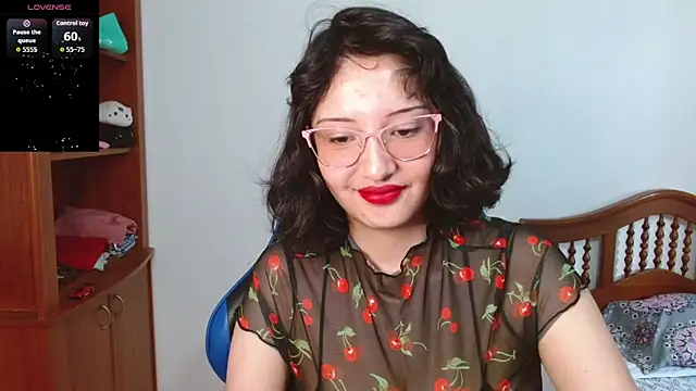 alexaa08 online show from October 21, 2025, 1:54 pm