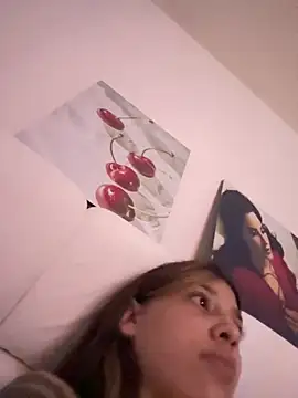 Snapshot of DanielaSaenz0 chatting on December 20, 2025, 3:20 am DanielaSaenz0 online show from December 20, 2025, 3:20 am