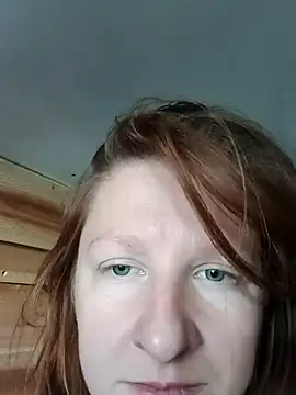 Snapshot of Eluradess chatting on October 21, 2025, 3:33 pm Eluradess online show from October 21, 2025, 3:33 pm