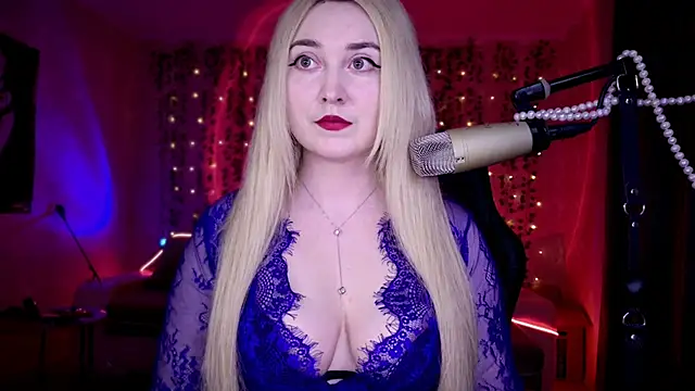 AllisonBlack  online show from May 15, 2026, 7:45 pm