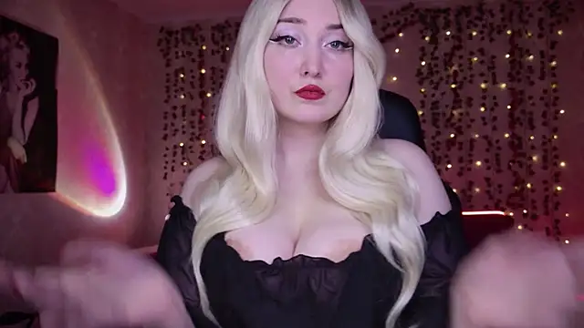 AllisonBlack  online show from November 9, 2025, 8:13 pm