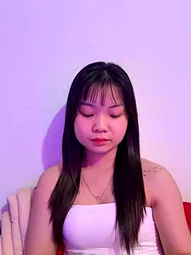 Snapshot of Maeve2k5 chatting on November 17, 2025, 11:31 pm Maeve2k5 online show from November 17, 2025, 11:31 pm