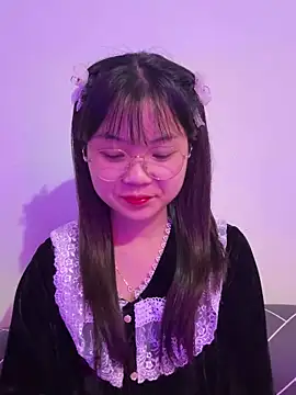 Snapshot of Maeve2k5 chatting on November 4, 2025, 1:15 pm Maeve2k5 online show from November 4, 2025, 1:15 pm