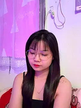 Snapshot of Maeve2k5 chatting on October 26, 2025, 12:44 am Maeve2k5 online show from October 26, 2025, 12:44 am