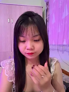 Snapshot of Maeve2k5 chatting on October 14, 2025, 1:06 am Maeve2k5 online show from October 14, 2025, 1:06 am