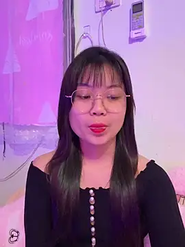 Snapshot of Maeve2k5 chatting on October 29, 2025, 12:42 am Maeve2k5 online show from October 29, 2025, 12:42 am