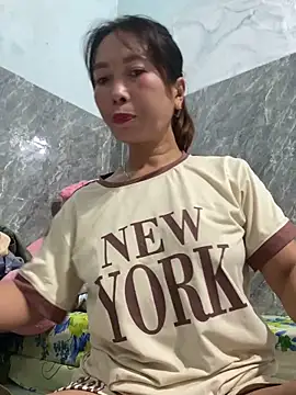 Snapshot of Linaannn chatting on December 16, 2025, 12:04 am Linaannn online show from December 16, 2025, 12:04 am