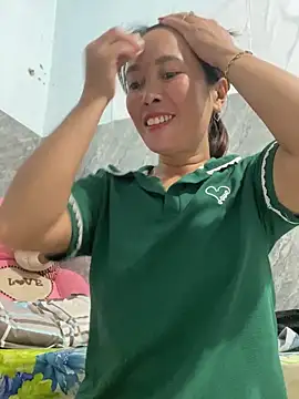 Snapshot of Linaannn chatting on December 22, 2025, 12:00 am Linaannn online show from December 22, 2025, 12:00 am