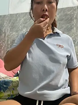 Snapshot of Linaannn chatting on November 29, 2025, 11:16 pm Linaannn online show from November 29, 2025, 11:16 pm