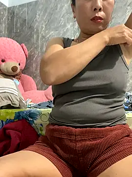 Snapshot of Linaannn chatting on January 6, 2026, 12:09 pm Linaannn online show from January 6, 2026, 12:09 pm