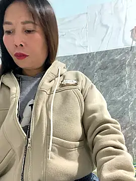 Snapshot of Linaannn chatting on January 8, 2026, 11:33 pm Linaannn online show from January 8, 2026, 11:33 pm