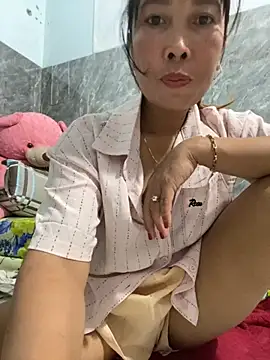 Snapshot of Linaannn chatting on December 3, 2025, 11:53 am Linaannn online show from December 3, 2025, 11:53 am