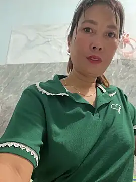 Snapshot of Linaannn chatting on December 14, 2025, 11:54 pm Linaannn online show from December 14, 2025, 11:54 pm