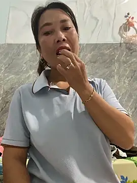 Snapshot of Linaannn chatting on November 28, 2025, 11:38 pm Linaannn online show from November 28, 2025, 11:38 pm