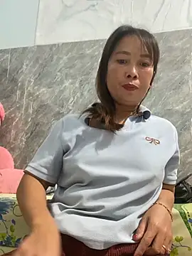 Snapshot of Linaannn chatting on December 22, 2025, 11:05 pm Linaannn online show from December 22, 2025, 11:05 pm