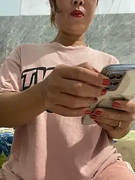 Snapshot of Linaannn chatting on December 1, 2025, 11:38 pm Linaannn online show from December 1, 2025, 11:38 pm