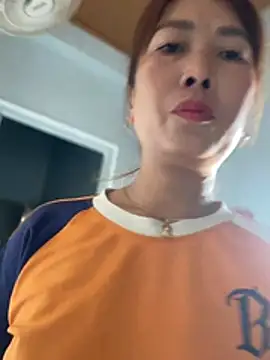 Linaannn online show from April 5, 2026, 12:28 am