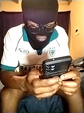 Snapshot of Convertiblechulo chatting on December 17, 2024, 12:01 am Convertiblechulo online show from December 17, 2024, 12:01 am