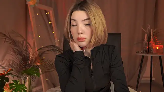 Snapshot of LindaThacker chatting on February 20, 2025, 11:20 am LindaThacker online show from February 20, 2025, 11:20 am