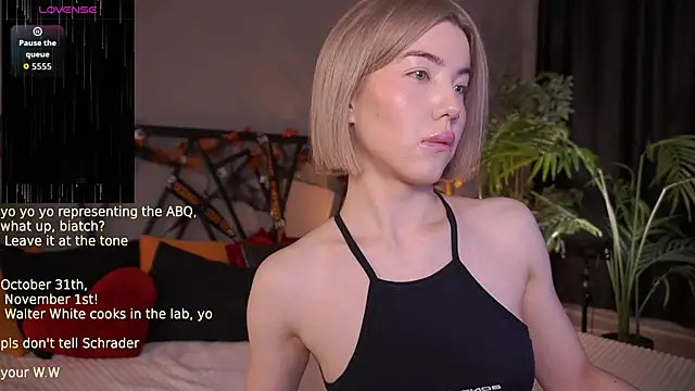 LindaThacker online show from October 28, 2025, 4:24 am