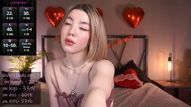 Snapshot of LindaThacker chatting on February 14, 2025, 5:41 am LindaThacker online show from February 14, 2025, 5:41 am