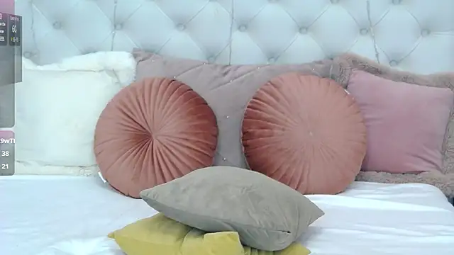 Snapshot of VioletUmi chatting on February 28, 2025, 2:20 pm VioletUmi online show from February 28, 2025, 2:20 pm