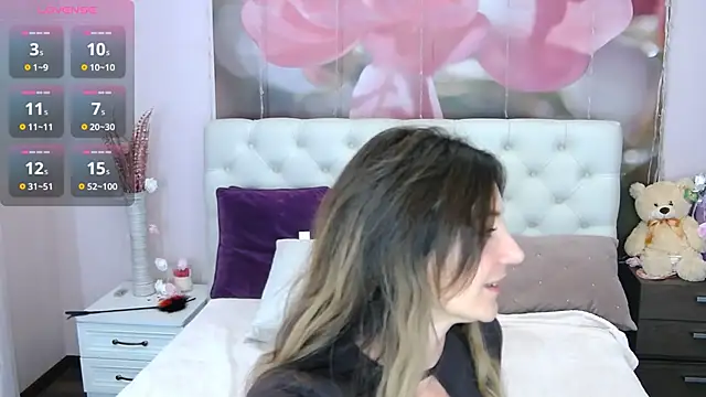 Snapshot of VioletUmi chatting on September 15, 2025, 8:15 am VioletUmi online show from September 15, 2025, 8:15 am