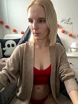 Luna Lacroix online show from October 21, 2025, 10:47 am