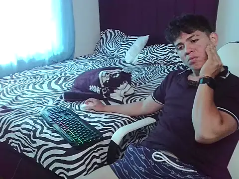 Snapshot of Yeremy12345 chatting on October 24, 2025, 5:56 pm Yeremy12345 online show from October 24, 2025, 5:56 pm