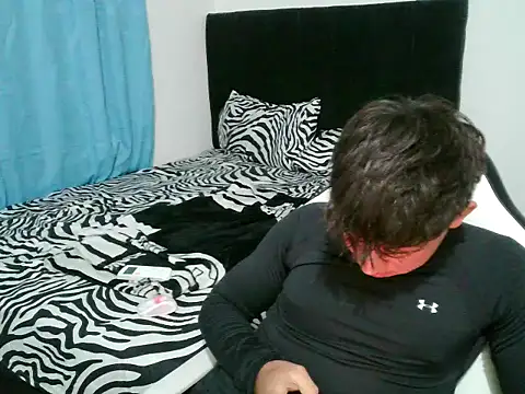 Snapshot of Yeremy12345 chatting on October 22, 2025, 6:24 am Yeremy12345 online show from October 22, 2025, 6:24 am