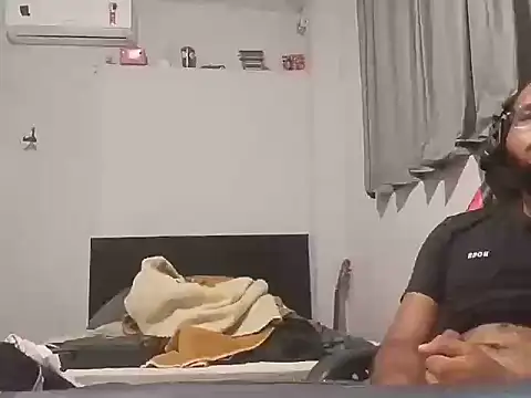 hugostoso69  online show from November 30, 2025, 7:47 pm