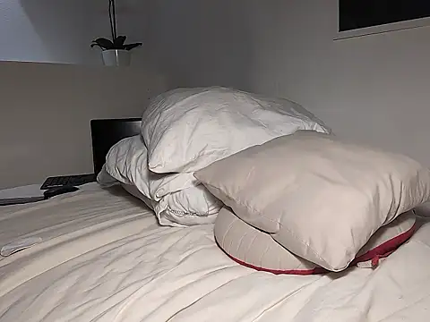 gymyagirlll online show from March 15, 2026, 8:27 pm