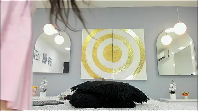 anahidolls online show from September 19, 2025, 1:26 pm