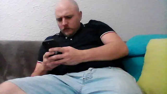 QueueFrenchie online show from October 22, 2025, 7:57 pm