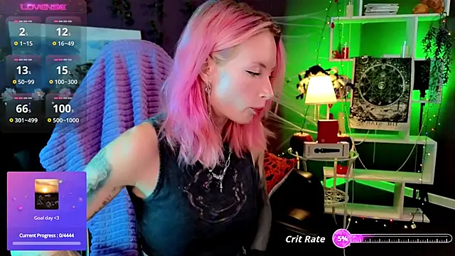 Snapshot of _HelenCarter chatting on October 27, 2025, 8:32 pm HelenCarter online show from October 27, 2025, 8:32 pm