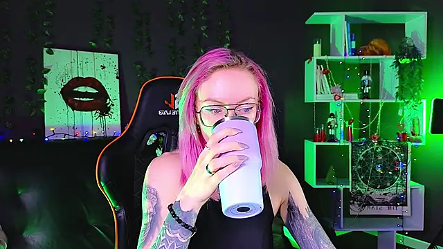 Snapshot of _HelenCarter chatting on March 8, 2025, 8:57 pm HelenCarter online show from March 8, 2025, 8:57 pm