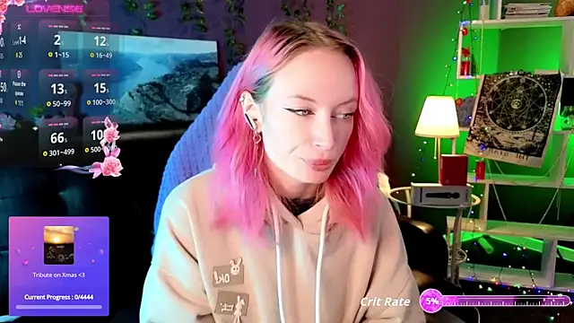  HelenCarter online show from December 1, 2025, 8:42 pm