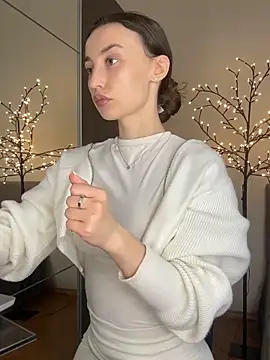 Polli Kiss online show from February 18, 2026, 4:25 pm