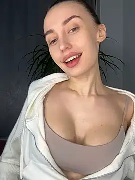 Snapshot of Polli_Kiss chatting on February 21, 2025, 9:32 pm Polli Kiss online show from February 21, 2025, 9:32 pm