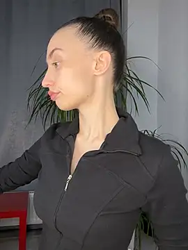 Snapshot of Polli_Kiss chatting on March 17, 2025, 7:15 pm Polli Kiss online show from March 17, 2025, 7:15 pm