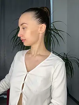 Snapshot of Polli_Kiss chatting on March 13, 2025, 3:39 pm Polli Kiss online show from March 13, 2025, 3:39 pm