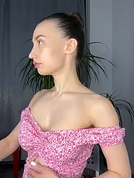 Snapshot of Polli_Kiss chatting on March 12, 2025, 5:07 pm Polli Kiss online show from March 12, 2025, 5:07 pm