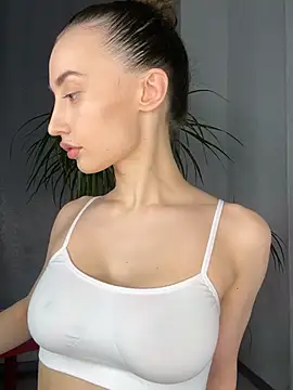 Snapshot of Polli_Kiss chatting on February 26, 2025, 7:10 pm Polli Kiss online show from February 26, 2025, 7:10 pm