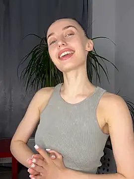 Snapshot of Polli_Kiss chatting on March 9, 2025, 8:21 pm Polli Kiss online show from March 9, 2025, 8:21 pm