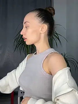Snapshot of Polli_Kiss chatting on March 18, 2025, 8:05 pm Polli Kiss online show from March 18, 2025, 8:05 pm