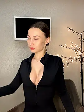 Polli Kiss online show from May 28, 2026, 6:25 pm