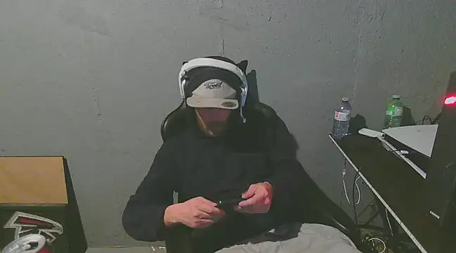 Snapshot of Superoz77 chatting on December 5, 2024, 6:37 am Superoz77 online show from December 5, 2024, 6:37 am