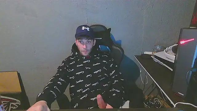 Snapshot of Superoz77 chatting on December 28, 2024, 2:11 am Superoz77 online show from December 28, 2024, 2:11 am